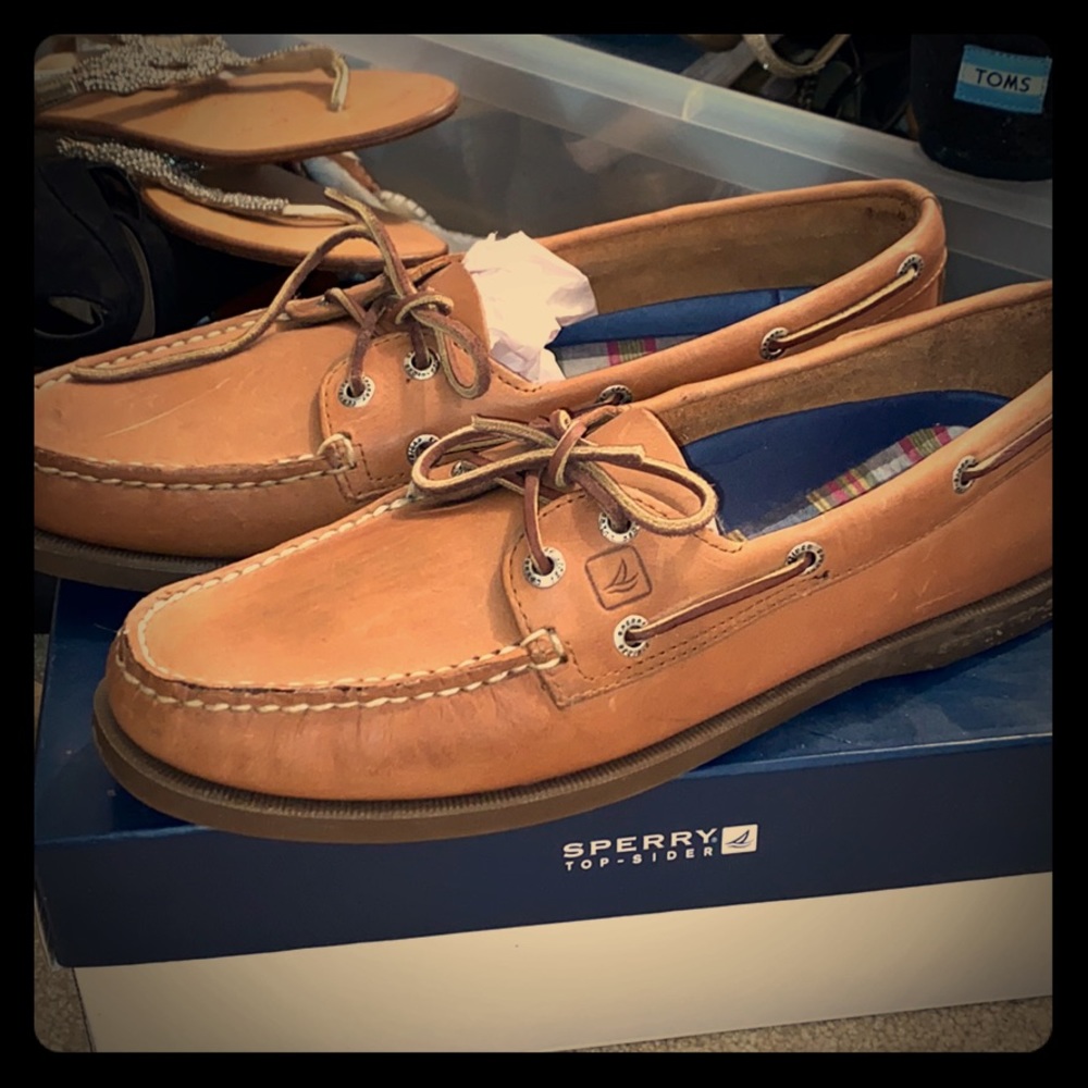 NWT Sperry Sahara Boat Shoes